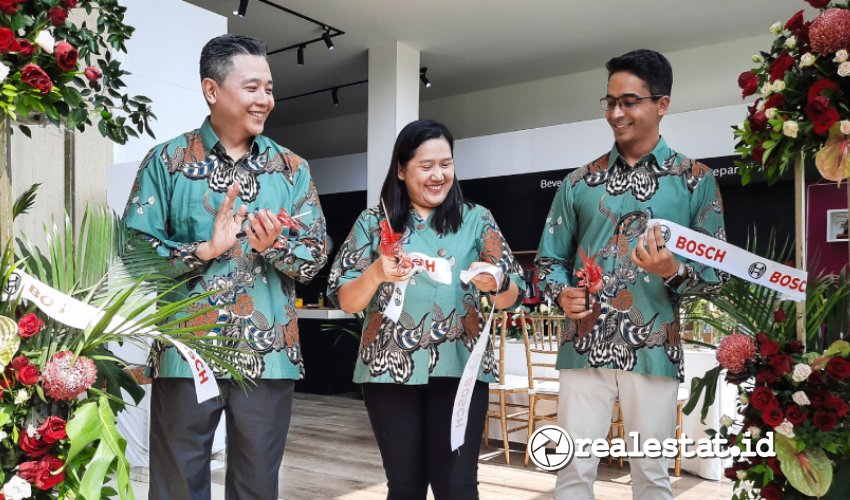 Presiden Direktur Bosch Home Appliances Indonesia, Anil Narula meresmikan Home Experience Center ketiga di Indonesia Design District PIK 2-RealEstat.id