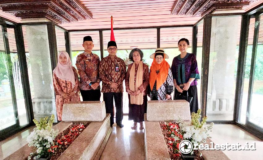 Menjelang Hapernas 2024, Kementerian PUPR mengajak para mitra kerja berziarah ke makam Bapak Perumahan, Bung Hatta, Jumat, 23 Agustus 2024 (Foto: Dok. Kementerian PUPR)