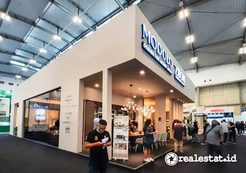 Modulo Living di IndoBuildTech 2024 menampilkan inovasi furniture unggulan. (Foto: RealEstat.id/Adhitya Putra)