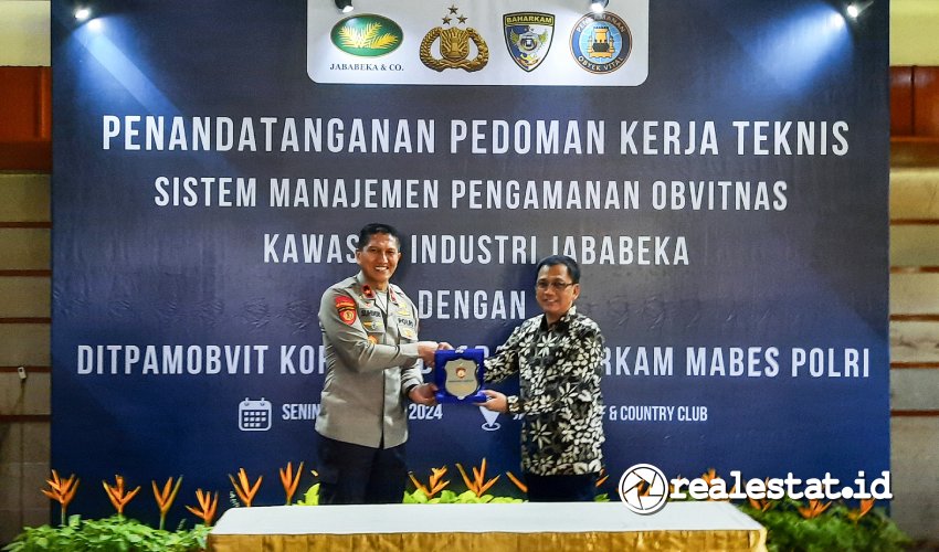 Penandatanganan pedoman kerja teknis  Sistem Manajemen Pengamanan Objek Vital Nasional (SMP-Obvitnas) ini menandai komitmen bersama untuk meningkatkan kualitas pengamanan di Kawasan Industri Jababeka Cikarang, Jawa Barat. (Foto: RealEstat.id/ Adhitya Putra)