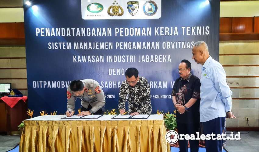 Pengembang kawasan Industri Jababeka Cikarang melakukan penandatanganan kerjasama dengan Polri mengenai Pedoman Kerja Teknis Sistem Manajemen Pengamanan (SMP) Objek Vital Nasional (Obvitnas)-RealEstat.id-Adhitya Putra