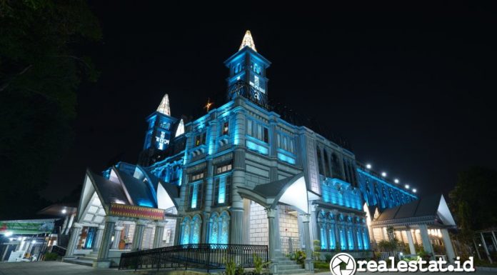 Signify menerangi Gereja Katedral Santa Maria Palembang, Sumatera Selatan, dengan pencahayaan dinamis Philips LED. (Sumber: Signify)