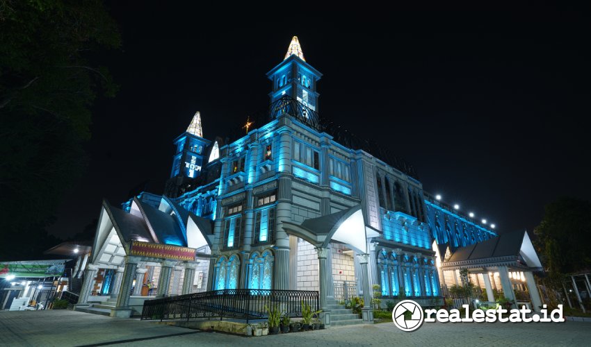 Signify menerangi Gereja Katedral Santa Maria Palembang, Sumatera Selatan, dengan pencahayaan dinamis Philips LED. (Sumber: Signify)