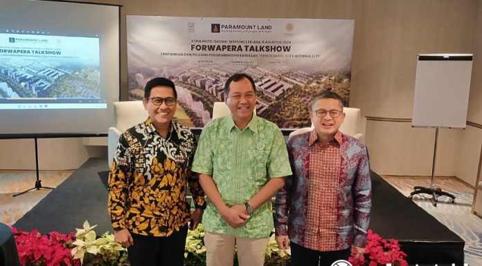 Dari kiri ke kanan: M. Nawawi, Presiden Direktur Paramount Land; Nirwono Joga,  Pengamat Tatakota Universitas Trisakti; dan Norman Daulay, Direktur Paramount Land dalam acara diskusi “Tantangan dan Peluang Pengembangan Kawasan Terintegrasi City within a City” yang dihelat Forum Wartawan Perumahan Rakyat (Forwapera), di Hotel Atria, Gading Serpong, Selasa, 6 Agustus 2024. (Foto: Realestat.id)