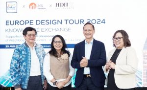 Dari kiri ke kanan: Doti Windajani, Principal Quadratura Indonesia dan Ketua Ikatan Arsitek Indonesia (IAI) Jakarta, Ranu Scarvia, Principal GMDI dan Ketua Himpunan Desainer Interior Indonesia (HDII) Jakarta, Yudhy Aryanto, Country Commercial Head, PT ICI Paints Indonesia (AkzoNobel Decorative Paints Indonesia) dan Niluh Putu Ayu Setiawati, Head of Marketing PT ICI Paints Indonesia (AkzoNobel Decorative Paints Indonesia) dalam acara program Knowledge Exchange: Europe Design Tour 2024  bertema "A Journey in Search for Experience Toward Timeless Design".