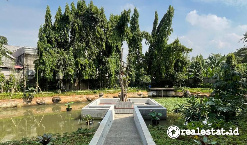 Fasilitas danau buatan di townhouse eksklusif Umala Andara di Jakarta Selatan