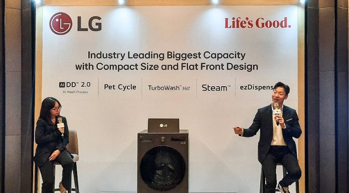 Jay Jang, Marketing and Relations Director LG Electronics Indonesia menerangkan kelebihan dari Washing Machine front loading AI DD 2.0 terbaru-RealEstat.id-Adhitya Putra