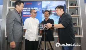 Peluncuran perangkat laser garis (line levelling) Bosch GLL 18V-120-33 CG yang ditenagai baterai berdaya 18V, pada Kamis (07/11/2024). Perangkat ini diklaim akurat dalam ruangan dengan memberikan visibilitas garis yang lebih baik. (Sumber: Bosch Indonesia)