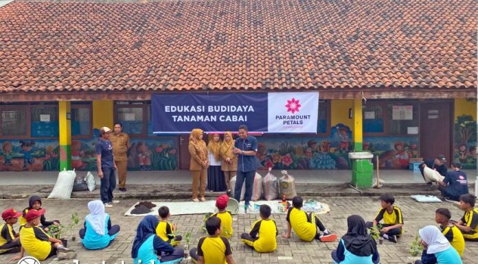 Edukasi Budidaya Tanaman cabai yang dilakukan Paramount Petals guna menyukseskan Program GERCEP yang diinisiasi Pemkab Tangerang. (Foto: Istimewa) 