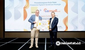 Kesepakatan kerja sama yang dilakukan oleh Mark Nosworthy, CEO Digital Classifieds Group, induk perusahaan Lamudi.co.id (kiri) dengan Johann Boyke Nurtanio, Country Director Ray White (Indonesia) pada Selasa (26/11/2024) lalu di Jakarta. (Sumber: Lamudi) 