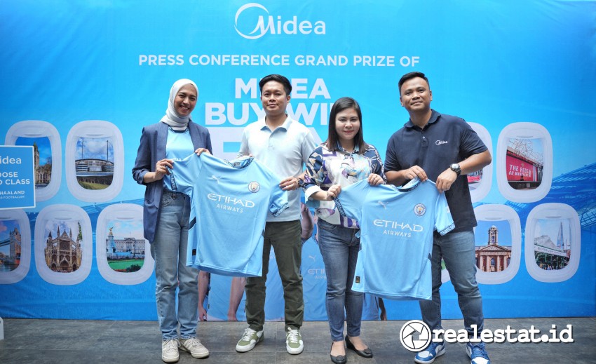 Tiga Pemenang Grand Prize Program Midea Buy.Win.Fly 2.0 ke Inggris (Foto: Istimewa)