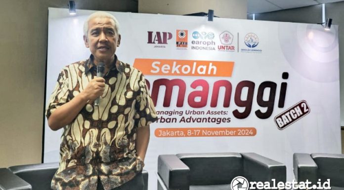 Soelaeman Soemawinata, Ketua Badan Kejuruan Teknik Kewilayahan dan Perkotaan (BKTKP) PII menyatakan saat pembukaan Sekolah Semanggi Batch 2. (Foto: Istimewa)  