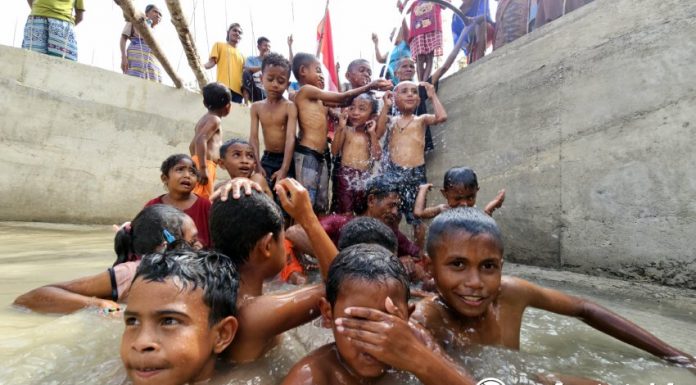 Hadir selama 45 tahun dalam pembangunan infrastruktur di Indonesia, Vinilon Group melakukan kegiatan CSR yang melibatkan masyarakat di daerah NTT. (Foto: Istimewa) 