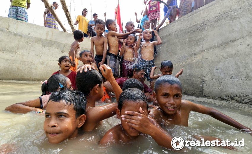 Hadir selama 45 tahun dalam pembangunan infrastruktur di Indonesia, Vinilon Group melakukan kegiatan CSR yang melibatkan masyarakat di daerah NTT. (Foto: Istimewa) 