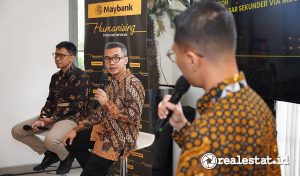 Global Market Economist Maybank Indonesia, Myrdal Gunarto, dan Head Digital Banking Maybank Indonesia, Charles Budiman berdiskusi disela-sela Luncheon Talk SBN Pasar Sekunder melalui M2U ID App. (Sumber: Maybank)