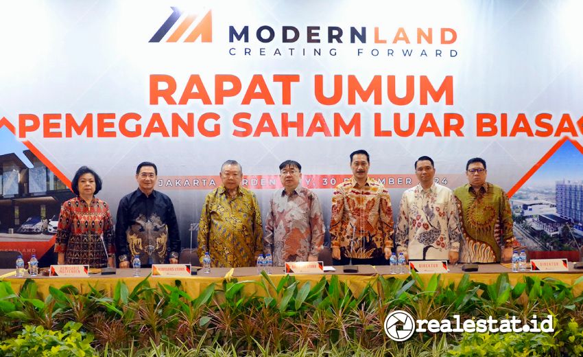 Dari kiri ke kanan: Nita Tanawidjaja, Komisaris Independen PT Modernland Realty Tbk; Iwan Suryawijaya, Komisaris Independen PT Modernland Realty Tbk; Luntungan Honoris, Komisaris Utama PT Modernland Realty Tbk; William Honoris, Direktur Utama PT Modernland Realty Tbk; Herman, Direktur PT Modernland Realty Tbk; Fetrizal Bobby Heryunda, Direktur PT Modernland Realty Tbk; dan Pascall Wilson, Direktur PT Modernland Realty Tbk saat acara Rapat Umum Pemegang Saham Luar Biasa (RUPSLB) PT Modernland Realty Tbk.