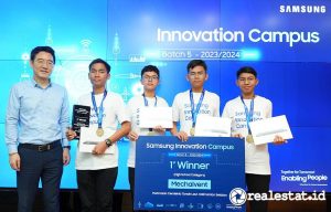 Para peserta lulusan Samsung Innovation Campus Batch 5 periode 2023/2024 berfoto bersama dengan  President Samsung Electronics Indonesia, Harry Lee. (Sumber: Samsung Indonesia)