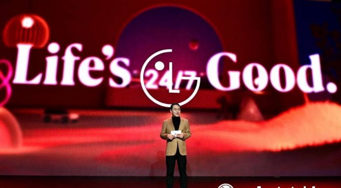 CEO LG Electronics, William Cho memaparkan tema Life’s Good 24_7 with Affectionate Intelligence di perhelatan Consumer Electronics Show (CES) 2025. (Sumber: LG Indonesia)