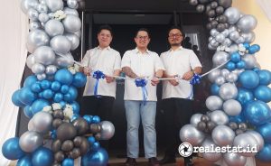 Dari kiri ke kanan: Marwin Lie, Chief Business Development Officer Finloan; Vincent Septian, Chief Operation Officer Finloan; dan Kevin C Pardede, Chief Executive Officer Finloan saat grand opening kantor Finloan Indonesia, Kamis, 16 Januari 2025. (Foto: Realestat.id)