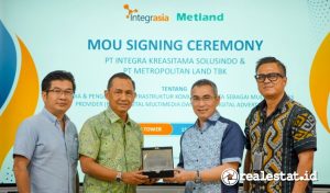 Dari kiri ke kanan:
Santoso, Direktur, PT Metropolitan Land Tbk; Anhar Sudradjat, Presiden Direktur, PT Metropolitan Land Tbk; Edi Suryo Broto, President Direktur, PT Integra Kreasitama Solusindo; dan 
Eko Abdurahman,  Direktur Sales, PT Integra Kreasitama Solusindo setelah prosesi Signing Ceremony Metland dengan Integrasia, Rabu, 15 Januari 2024. (Foto: Istimewa)