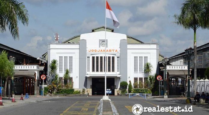 Bangunan Stasiun Tugu Yogyakarta yang merupakan salah satu stasiun terbesar di Indonesia. (Sumber: Heritage KAI)