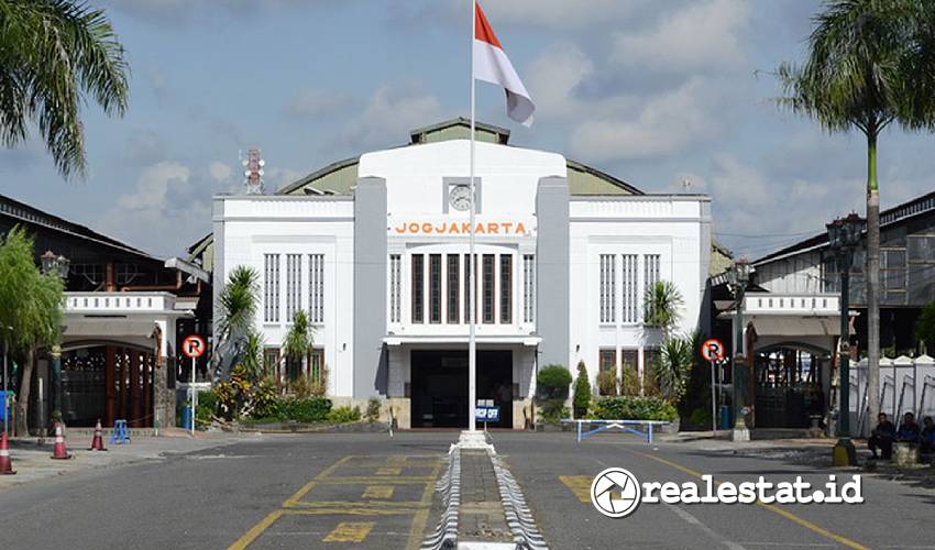 Bangunan Stasiun Tugu Yogyakarta yang merupakan salah satu stasiun terbesar di Indonesia. (Sumber: Heritage KAI)