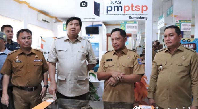 Peluncuran pelayanan cepat pengurusan Persetujuan Bangunan Gedung (PBG) di Sumedang (Foto: Dok. Kementerian PKP)