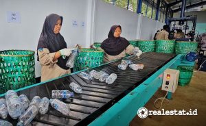 Pengelolaan sampah melalui program Tempat Pengolahan Sampah Reduce, Reuse, Recycle (TPS3R) di Kabupaten Subang. (Foto: Dok. Kementerian PKP)