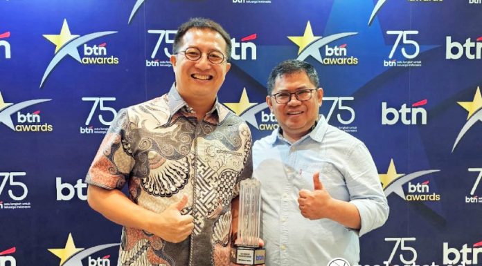 Alexander Tirta, CEO Vista Land Group (kiri) bersama Ketua Umum DPP APERSI, JUnaidi Abdillah di sela acara BTN Awards 2025. (Foto: Istimewa)