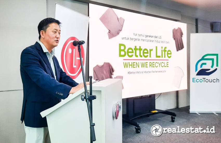 Ha Sang-chul, President of LG Electronics Indonesia saat memaparkan kampanye Better Life When We Recycle-RealEstat.id-Adhitya Putra