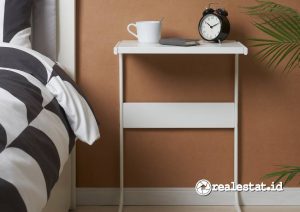 Meja samping IKEA BRUKSVARA mendapat diskon spesial dalam program Online Flash Sale. (Sumber: IKEA Indonesia)