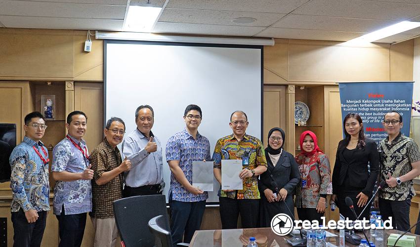 Jajaran managemen PT Wahana Realty Cipta (WRC) selaku pengembang perumahan Paradiso Sentul-RealEstat.id