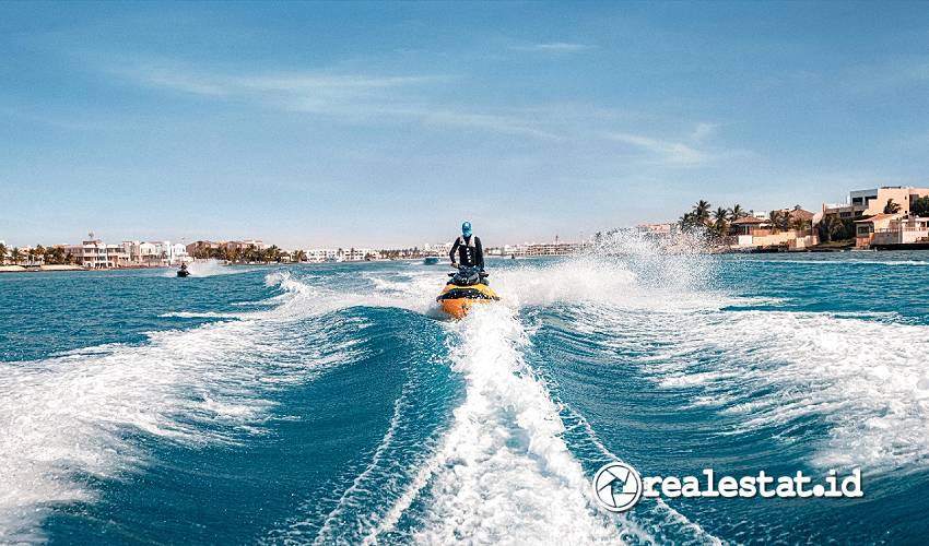 Jet ski di Jeddah waterfront sebagai salah satu objek wisata terbaik-RealEstat.id