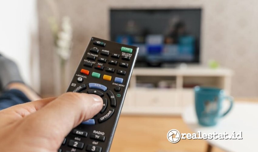 Ilustrasi cara setting kode remot universal untuk TV Akari LED. (Sumber: Istock)