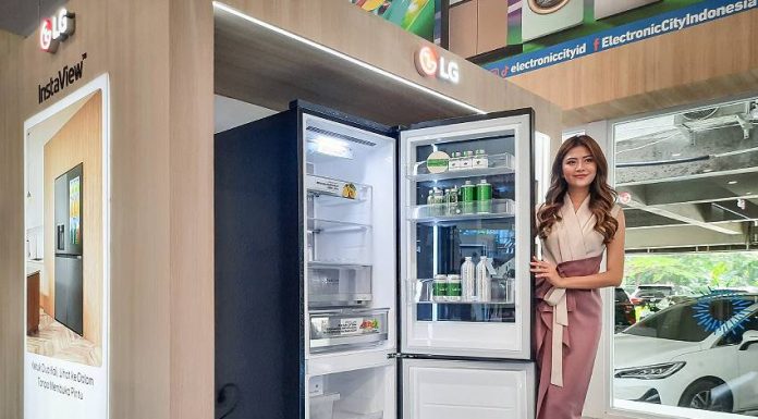 Keunikan kulkas premium LG InstaView Multi Door terletak freezer yang berada di bagian bawah. (Foto: RealEstat.id/Adhitya Putra)