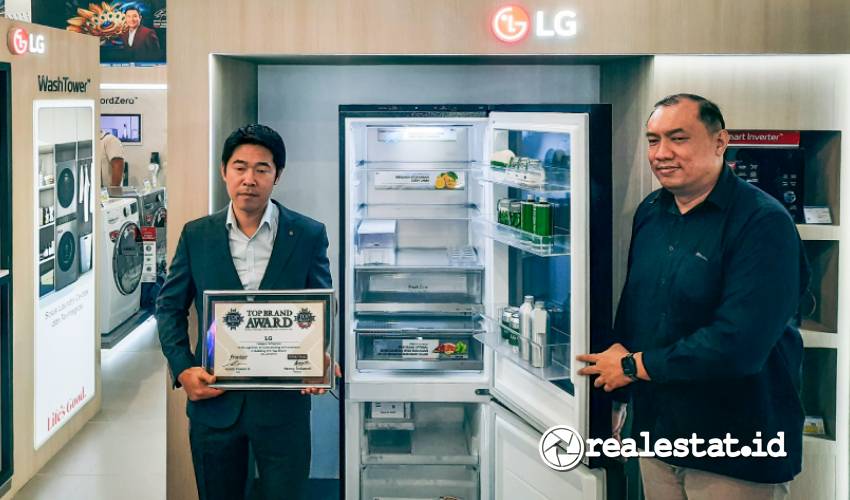 Kulkas Premium LG InstaView Multi Door dan LG Bottom Freezer InstaView Auto Ice Maker-RealEstat.id