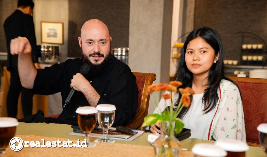 Lev Kroll, CEO Nuanu (kiri) dan Reyni Wullur, Head of Corporate Communications Nuanu Real Estate saat Press Conference, Selasa, 18 Maret 2025. (Foto: Istimewa)