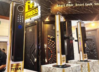 Teknologi Smart Lock Door Terbaru Titan yang dipamerkan produsen pintu baja Fortress di Megabuild 2025-RealEstat.id
