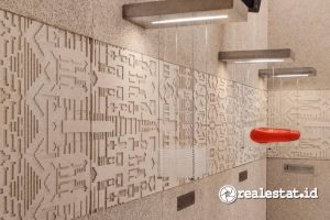 Knauf HERADESIGN panel serat kayu yang unik sebagai panel plafon maupun dinding. (Foto: RealEstat.id/Welly)