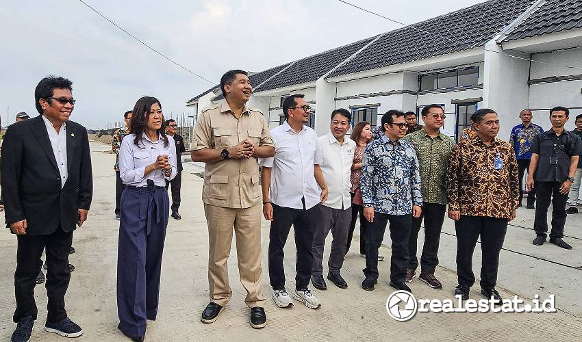 Menteri Komunikasi dan Digital (Komdigi), Meutya Viada Hafid dan Menteri Perumahan dan Kawasan Permukiman, Maruarar Sirait saat meninjau rumah subsidi untuk karyawan industri media-RealEstat.id