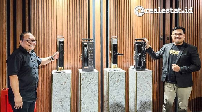 Fortress, produsen pintu baja menampilkan inovasi smart lock system dalam pameran ARCH ID 2025 di ICE BSD, Tangerang. (Foto: Didan)