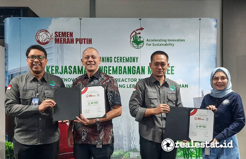 Penandatanganan MoU antara Semen Merah Putih dengan PT AlgaePark Indonesia Mandiri untuk mengembangkan dan memproduksi pohon cair mikroalga MP Tree, Jumat (23/05/2025) di Gama Tower, Jakarta. (Foto: RealEstat.id/Adhitya Putra)