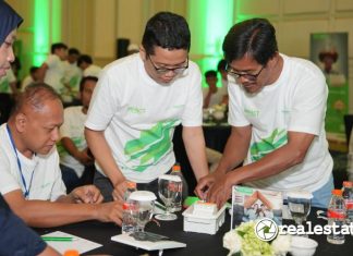 Sesi praktik perakitan RCCB oleh instalatur dalam program pelatihan Gerakan Listrik Aman Schneider Electric yang pecahkan Rekor MURI-RealEstat.id
