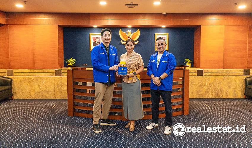Ki-ka" - Gaery Undarsa, Co-Founder & Chief Marketing Officer tiket.com, Wakil Menteri Pariwisata (Wamenpar) RI, dan Dudi Arisandi, Chief People Officer tiket.com. (Sumber: Istimewa)