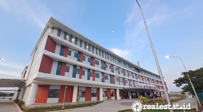 Tampilan fasad gedung Singapore Intercultural School (SIS) KG di Asya Jakarta Timur. (Sumber: Astra Land)