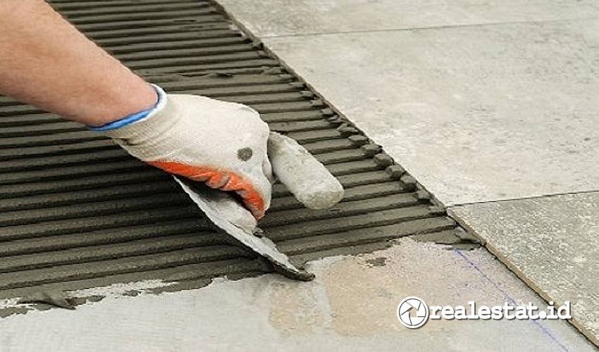 Harga Borongan Pasang Granit per Meter Persegi Terbaru 2025-RealEstat.id