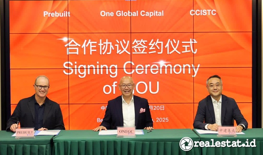 Dari kiri ke kanan: Rob Colquhoun, Executive General Manager Prebuilt; Iwan Sunito, CEO One Global Capital; dan Zhang Jianfei, Chairman CSCI saat penandatanganan MoU di Beijing, China, Selasa, 20 Mei 2025. (Foto: Istimewa)