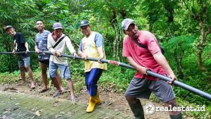 Vinilon Group UII Yogyakarta Salurkan Air Bersih realestat.id dok