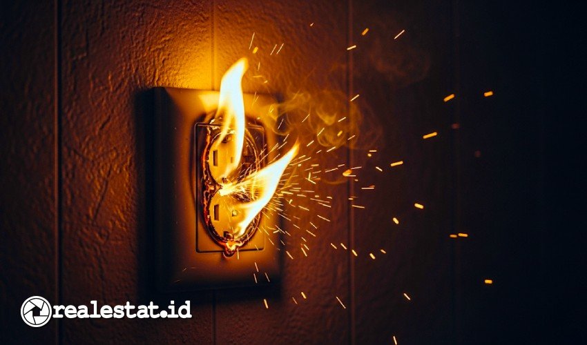 tips cegah kosleting listrik rumah kebakaran realestat.id dok