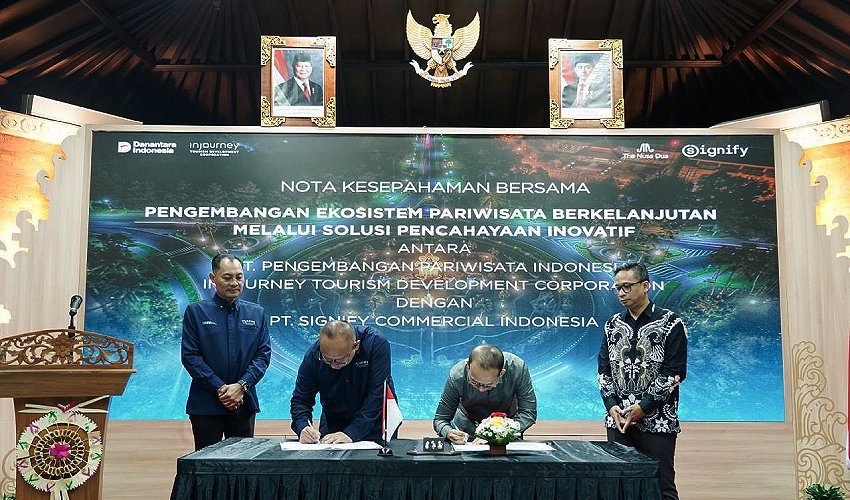 Penandatanganan kerja sama antara ITDC dan Signify dalam menghadirkan pencahayaan efisien energi di kawasan pariwisata-RealEstat.id